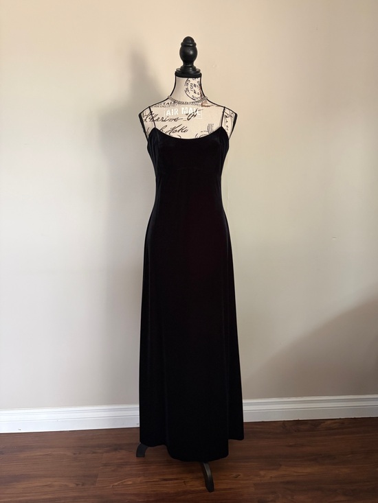 Jolibel Dresses & Skirts - 90s Vintage Black Velvet Goth Grunge Maxi Dress Spaghetti Strap | Morticia